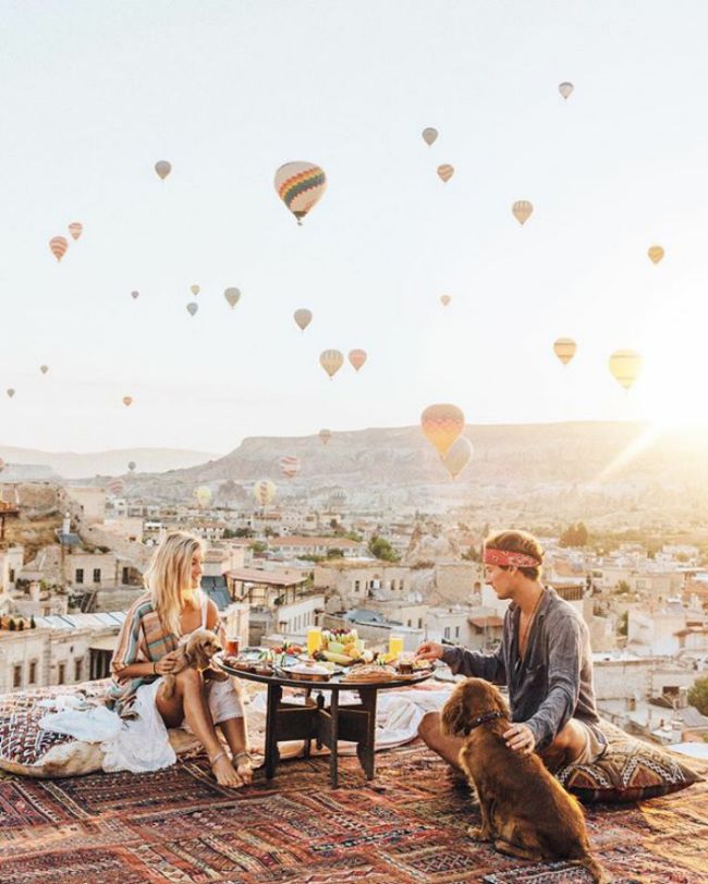 This Couple Makes Up To $9000 For Their Instagram Photos While Traveling (16 pics)