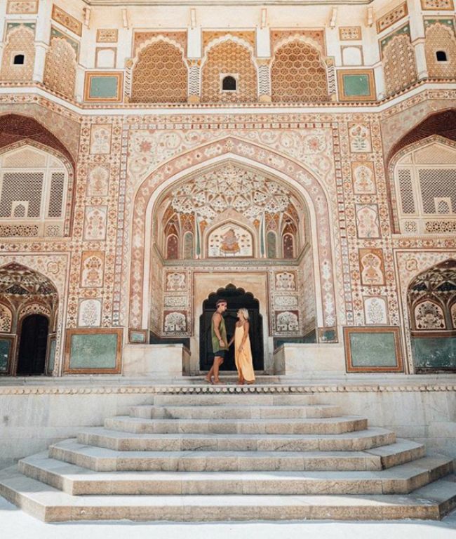 This Couple Makes Up To $9000 For Their Instagram Photos While Traveling (16 pics)