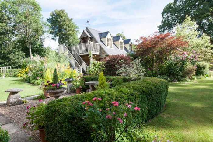 England’s Smallest Castle Is Now On The Market (12 pics)