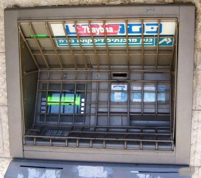 Strange Things Seen At ATMs Around The World (40 pics)