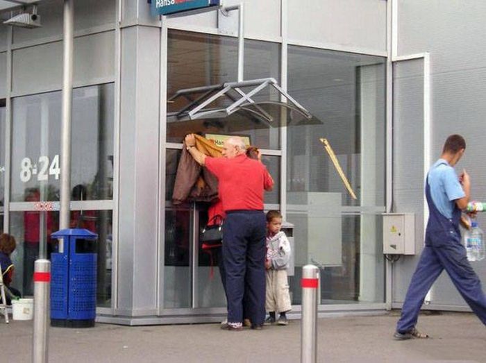 Strange Things Seen At ATMs Around The World (40 pics)