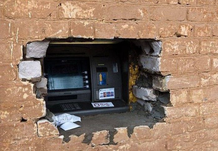 Strange Things Seen At ATMs Around The World (40 pics)