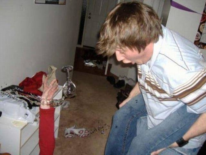 When Partying Goes Very Wrong (35 pics)