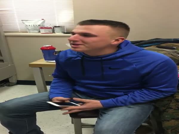 Marine Catches His Girlfriend Cheating Using Facetime