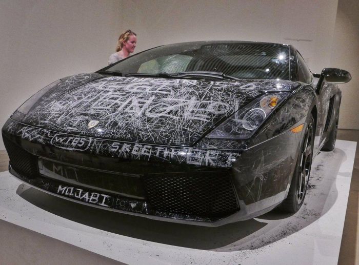 Visitors Can Scratch Anything Into This Lamborghini (3 pics)