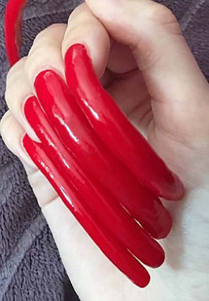 Teen Girl Receives Compliments After Not Cutting Her Nails For 3 Years (21 pics)