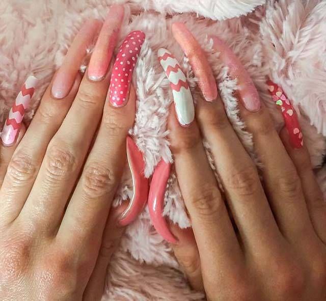 Teen Girl Receives Compliments After Not Cutting Her Nails For 3 Years (21 pics)