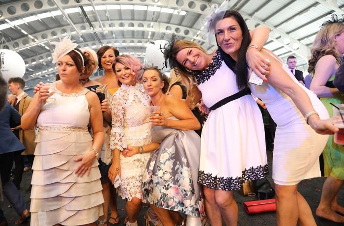 Booze Filled Ladies Day Gets Out Of Control In Aintree (31 pics)