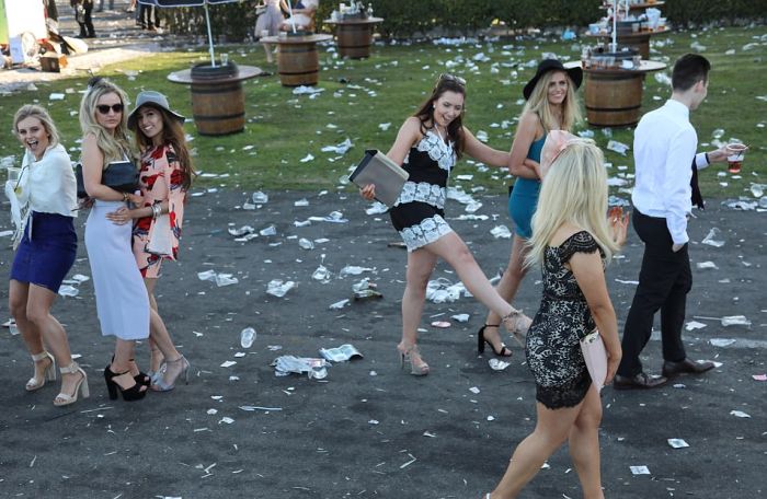 Booze Filled Ladies Day Gets Out Of Control In Aintree (31 pics)