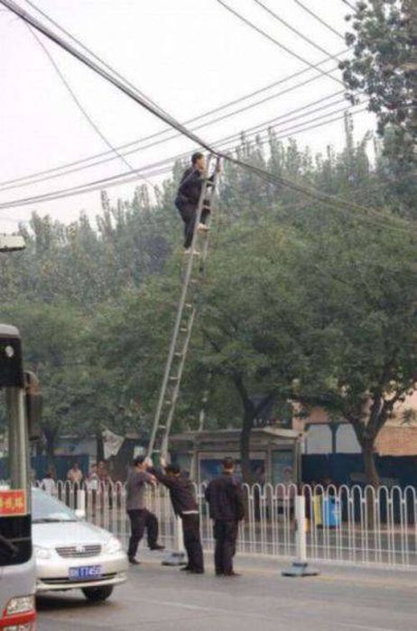 A Bunch Of Idiots Who Forgot To Put Safety First (64 pics)