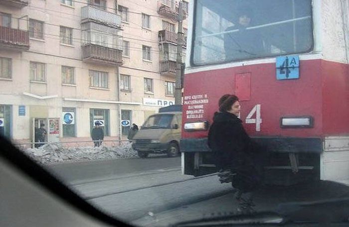 A Bunch Of Idiots Who Forgot To Put Safety First (64 pics)