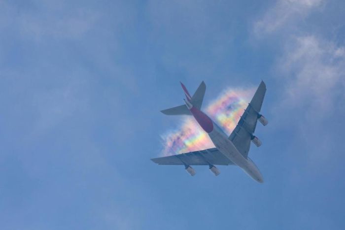 Plane Leaves A Stunning Rainbow Trail In The Sky (4 pics)