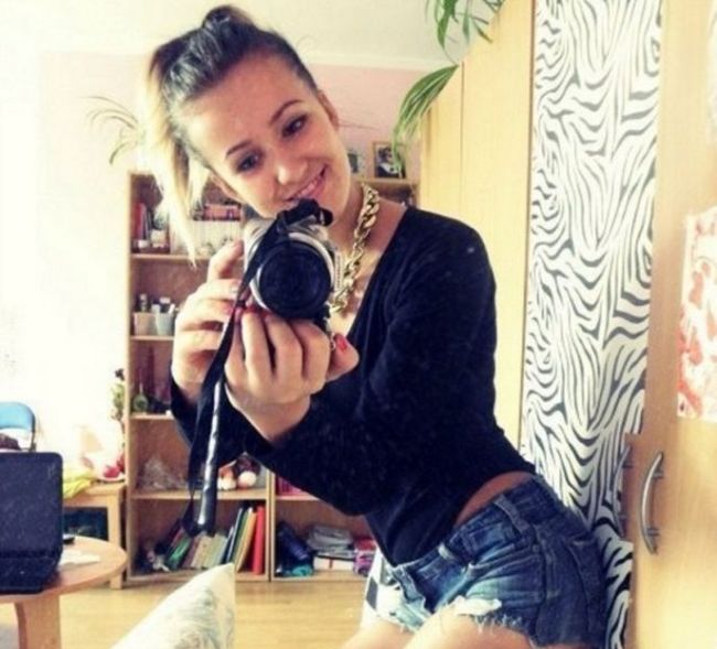 Sexy Polish Girls Taking Selfies (40 pics)