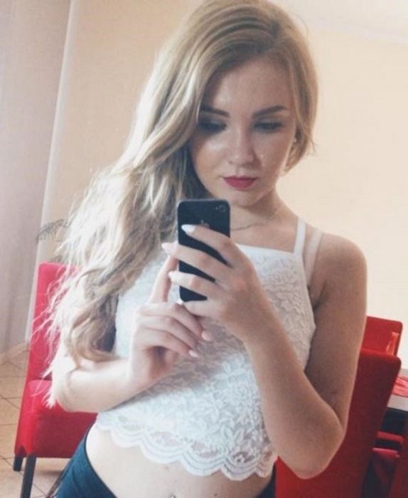 Sexy Polish Girls Taking Selfies (40 pics)