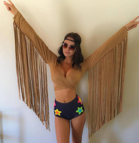 Tasty Underboob Pics That Will Instantly Improve Your Day (53 pics)