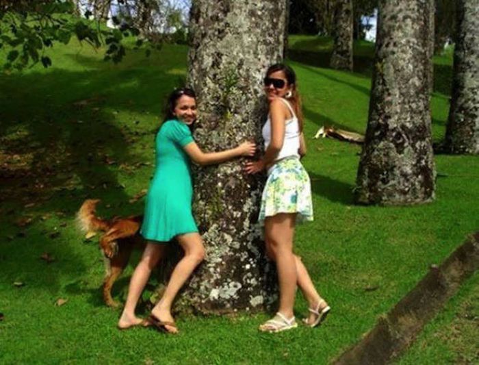 Dogs Are Really Good At Ruining Photos (50 pics)