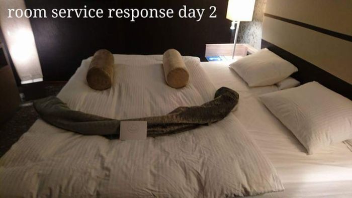 Guest With A Sense Of Humor Challenges Hotel Maids (17 pics)