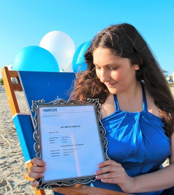 Woman Throws Herself A Special Ceremony On The Beach (8 pics)