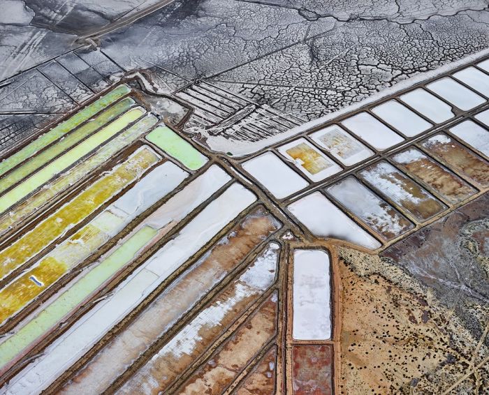 Photos Of Salt Fields That Will Take Your Breath Away (35 pics)