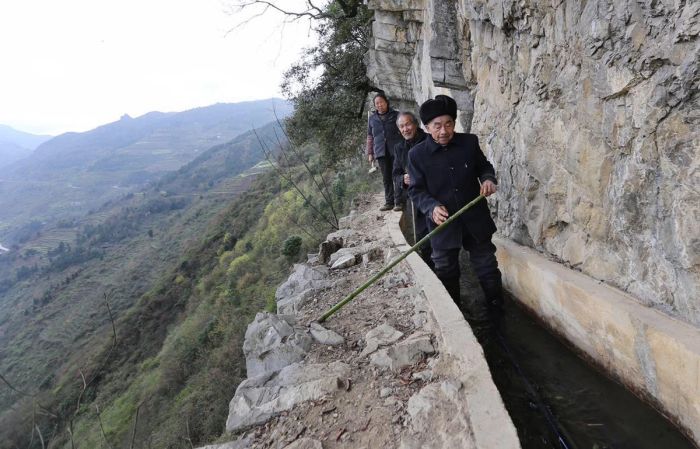 Chinese Man Digs Canal To Provide Water To His Village (4 pics)