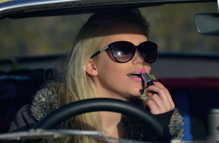 You Should Be Very Afraid When Girls Get Behind The Wheel (44 pics)