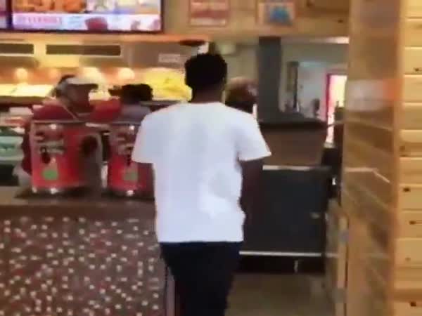 Guy Makes His Own Meal At Popeyes Because They Always Mess Up
