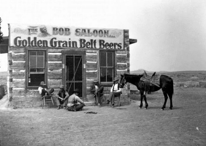 Vintage Photos Capture Life In The Wild West (22 pics)