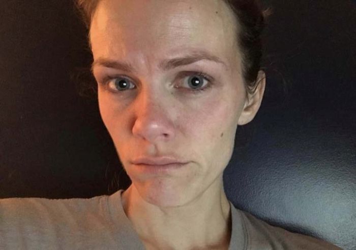 Brooklyn Decker With And Without Makeup (4 pics)