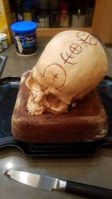 Baker Makes Incredible Skull Cake For Coworkers (12 pics)
