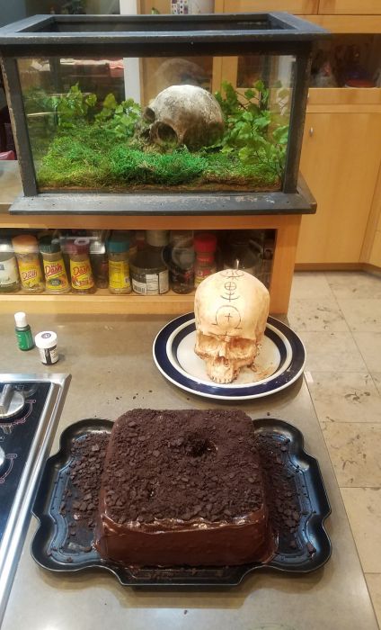 Baker Makes Incredible Skull Cake For Coworkers (12 pics)