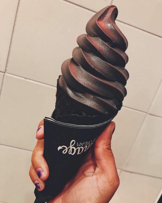 Black Ice Cream Has Finally Arrived (20 pics)
