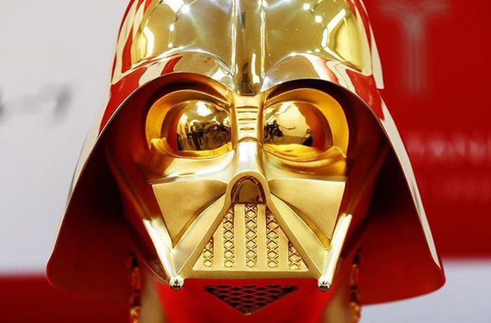 A Gold Darth Vader Mask Is For Sale In Japan (3 pics)