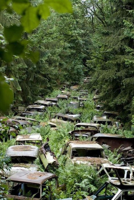 Chilling Photos From Abandoned Places Around The World (40 pics)