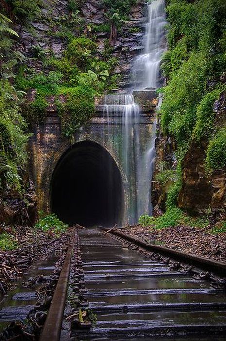 Chilling Photos From Abandoned Places Around The World (40 pics)
