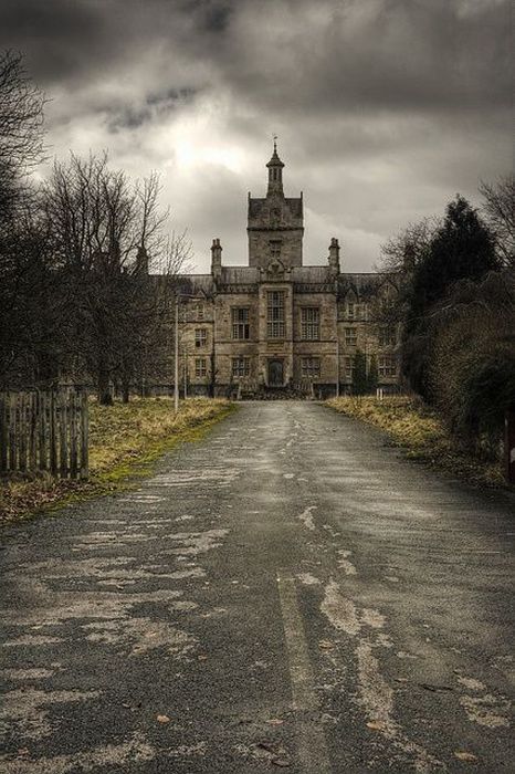 Chilling Photos From Abandoned Places Around The World (40 pics)