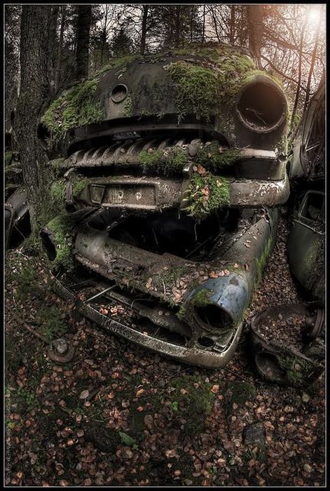 Chilling Photos From Abandoned Places Around The World (40 pics)