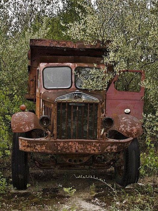Chilling Photos From Abandoned Places Around The World (40 pics)