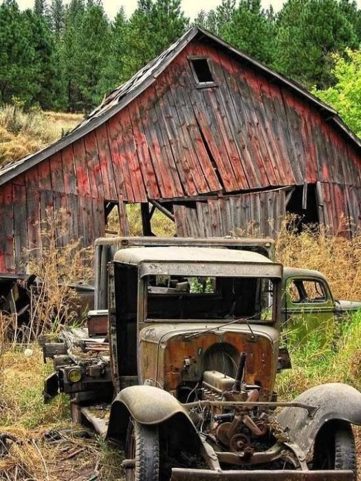 Chilling Photos From Abandoned Places Around The World (40 pics)