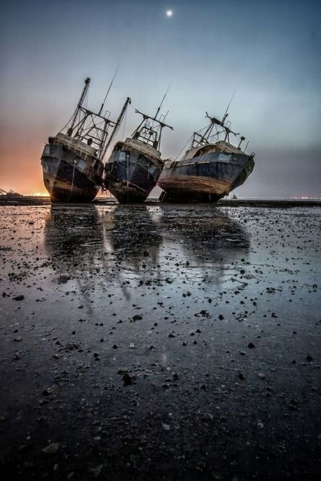 Chilling Photos From Abandoned Places Around The World (40 pics)