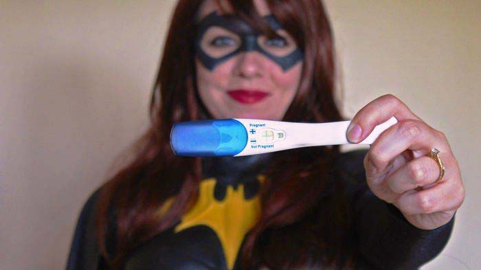 Couple Uses Superhero Costumes To Make Hilarious Pregnancy Announcement (5 pics)