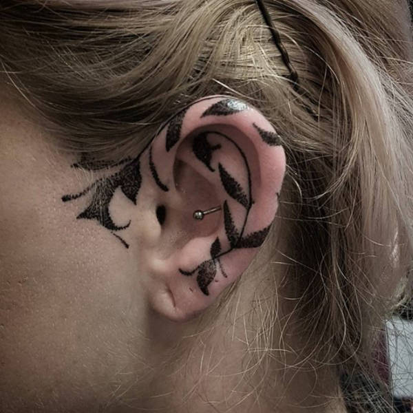 The Helix Tattoo Trend Is Starting To Catch On (35 pics)