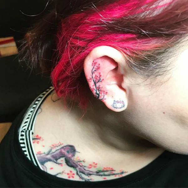 The Helix Tattoo Trend Is Starting To Catch On (35 pics)