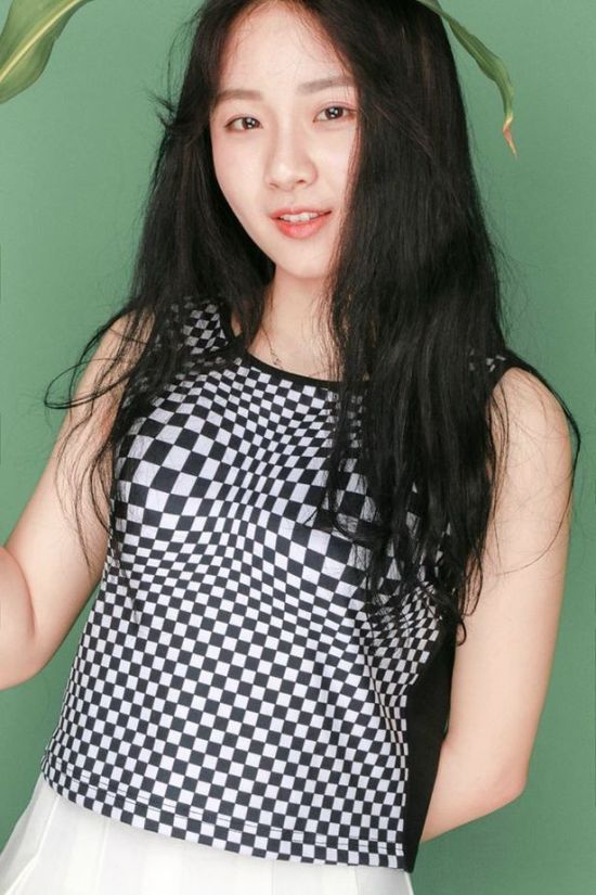 Optical Illusion Top Helps Girls Increase Their Bust (3 pics)