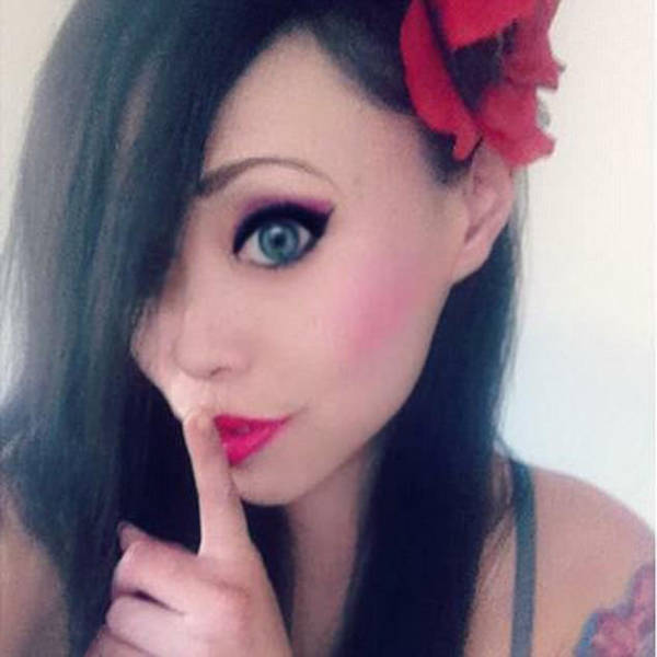 Girl Goes From Goth To Real Life Barbie Doll (22 pics)
