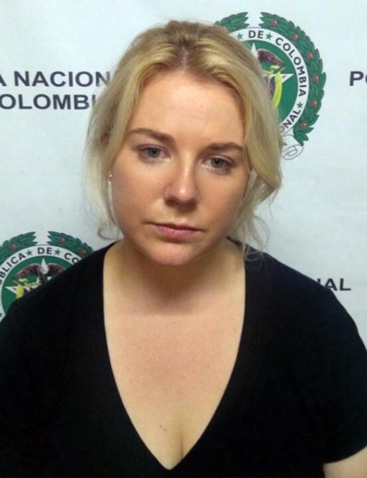 Woman Busted With 18 Bags Of Cocaine Says She Was Tricked (4 pics)