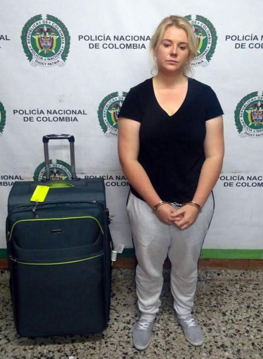 Woman Busted With 18 Bags Of Cocaine Says She Was Tricked (4 pics)
