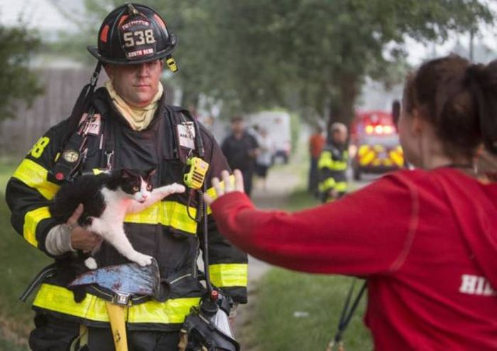 Firefighters Know That Every Life Matters (47 pics)