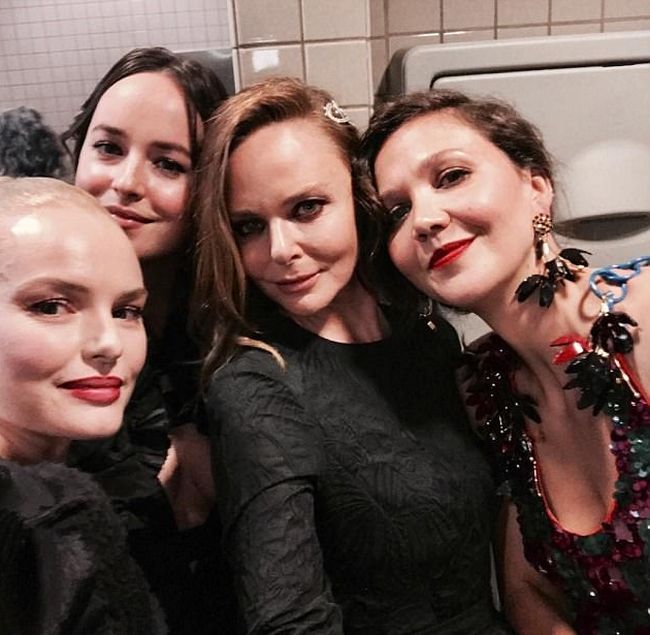 The Met Gala Bathroom Is Where The Really Party Took Place (9 pics)