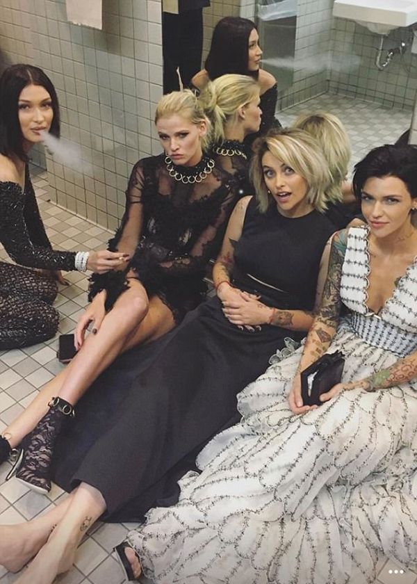 The Met Gala Bathroom Is Where The Really Party Took Place (9 pics)
