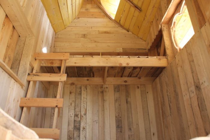 Old Wooden Pallets Get Turned Into A Castle For A Princess (15 pics)